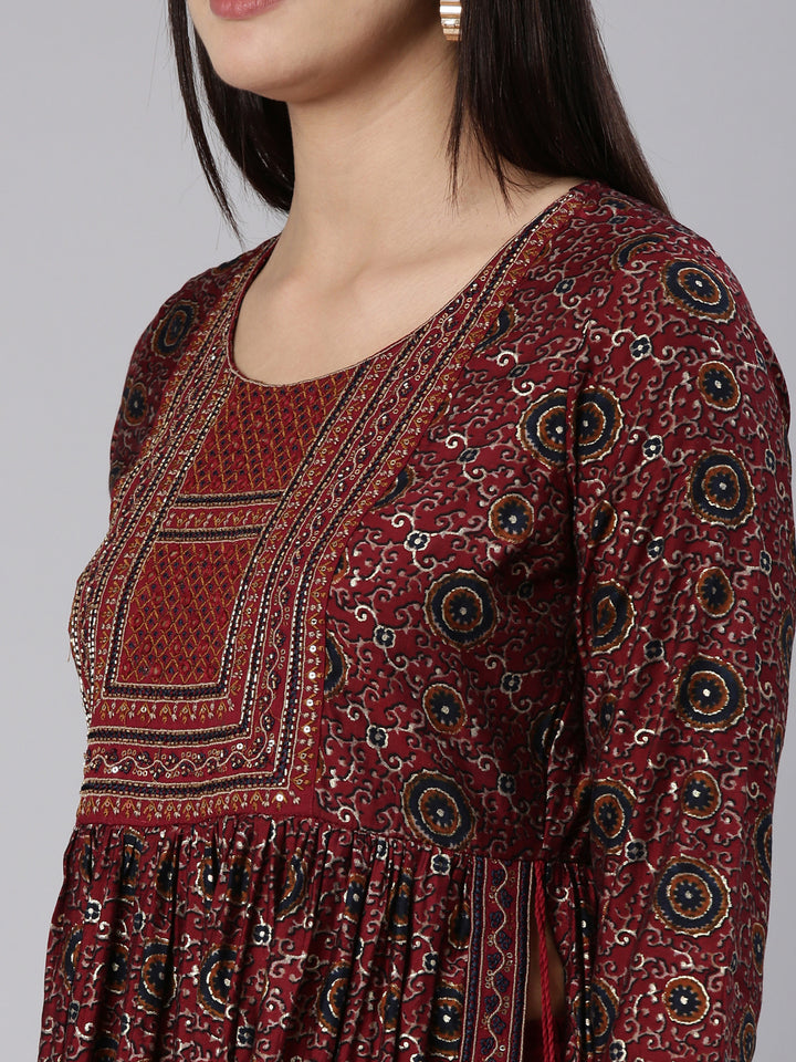 Neerus Maroon printed straight kurta set - detail view 1