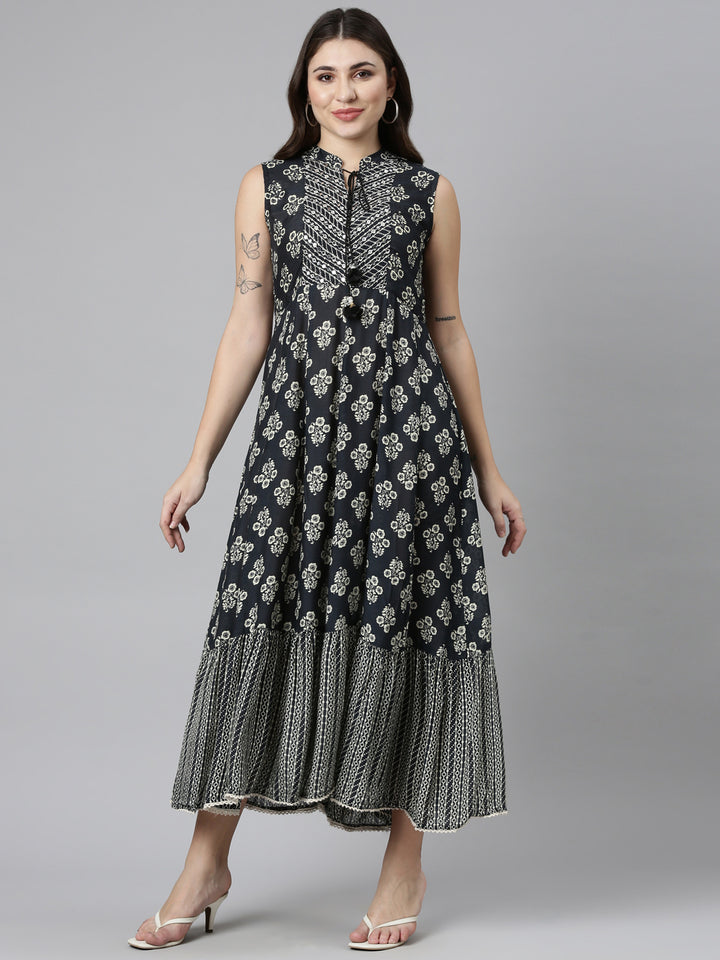 Neerus Black Straight Casual Printed Dress