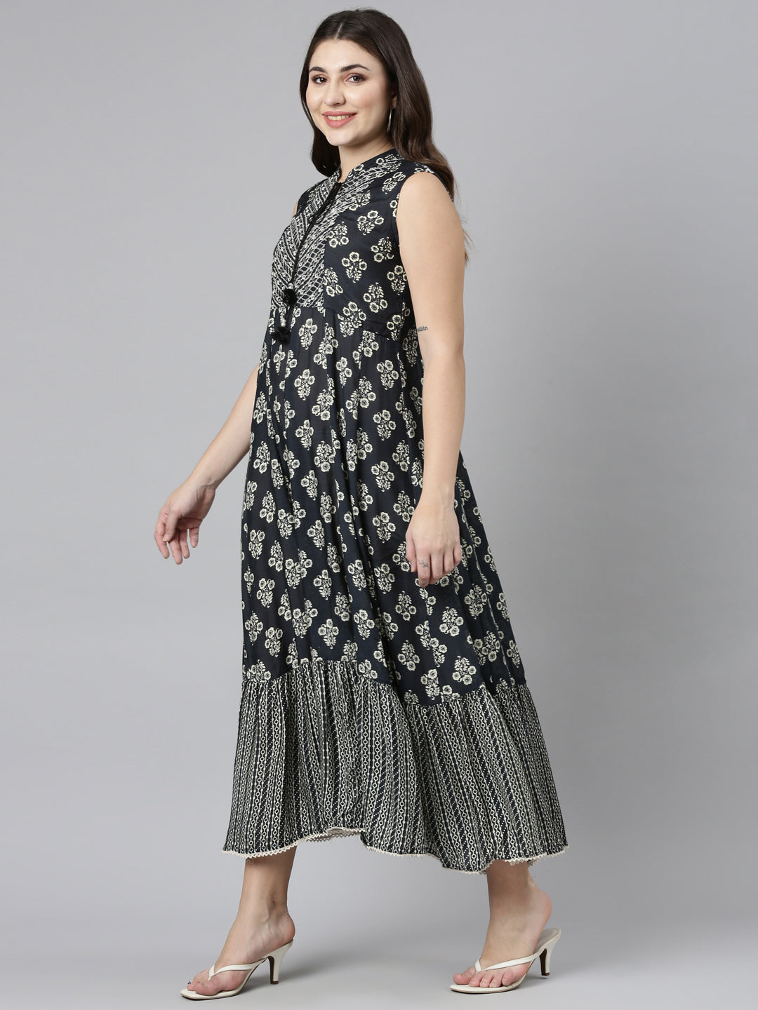 Neerus Black Straight Casual Printed Dress