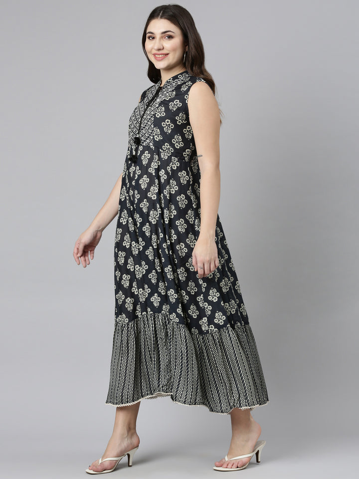 Neerus Black Straight Casual Printed Dress