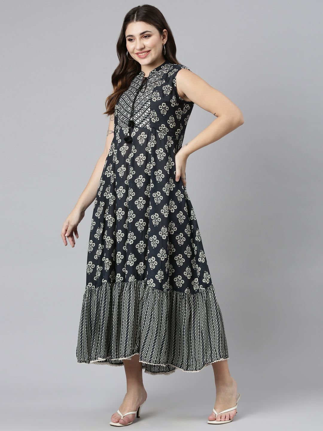 Neerus Black Straight Casual Printed Dress