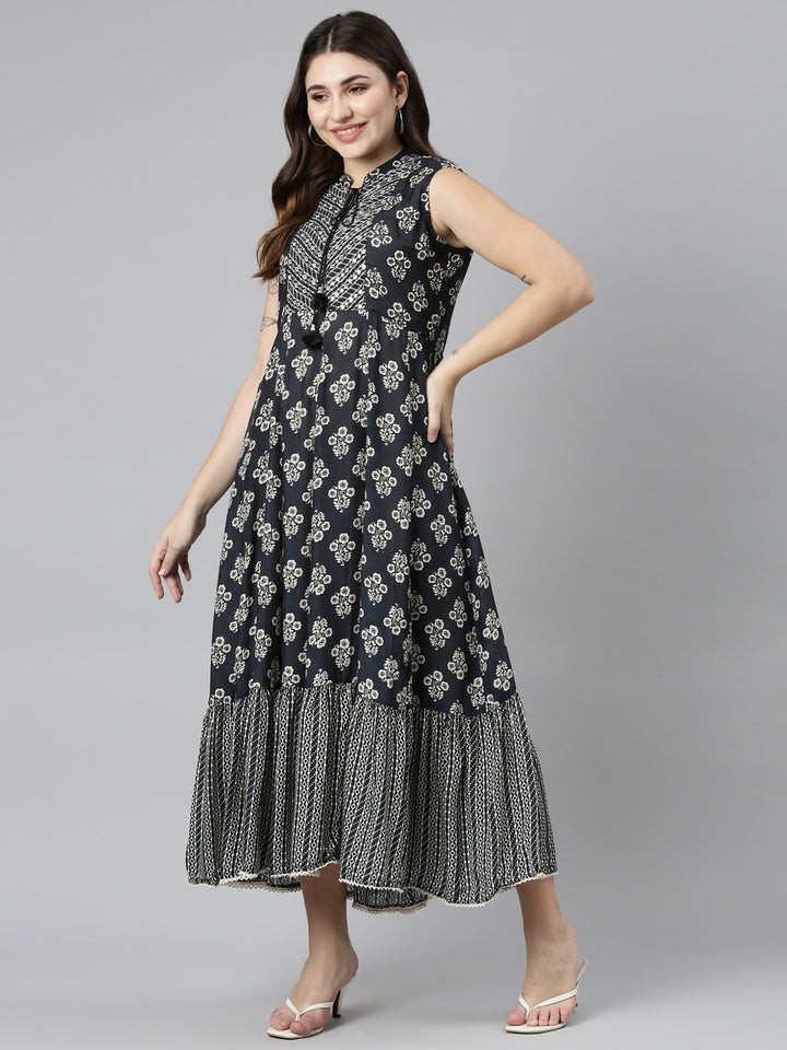 Neerus Black Straight Casual Printed Dress