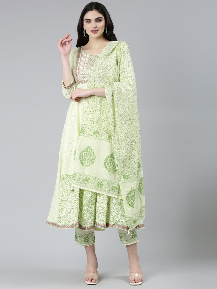 Neerus Green Regular Straight Floral Kurta Sets And Trousers With Dupatta