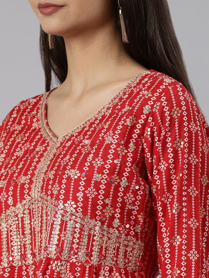 Neerus Red rayon printed suit set - detail view 1