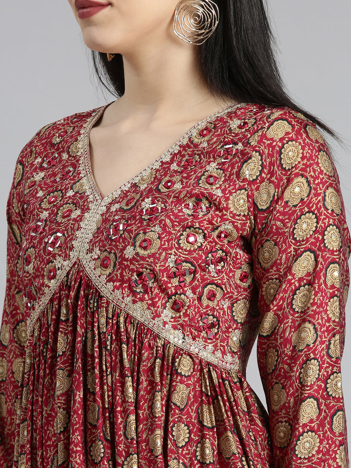 Neerus Maroon floral printed kurta set with trouser and dupatta - detail view 1