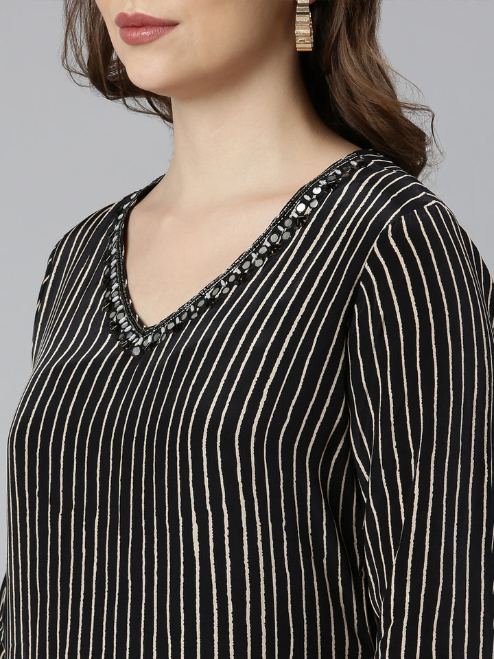 Neerus Black silk printed striped suit set - detail view 4