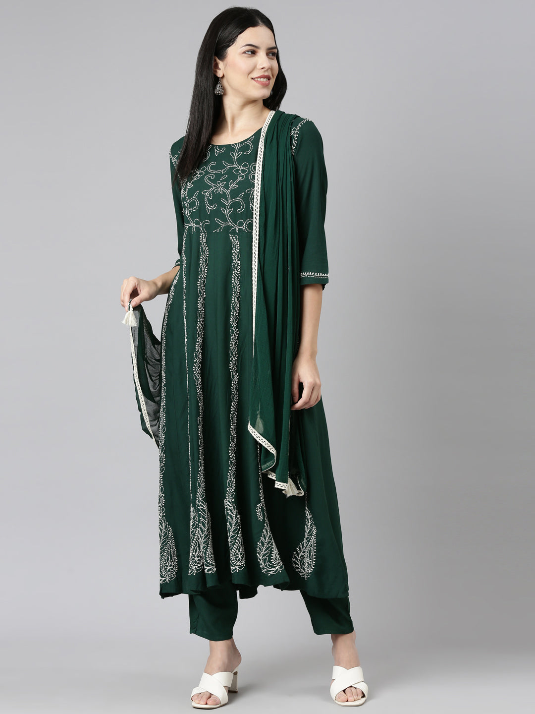 Neerus Green embroidered straight kurta set with dupatta - detail view 2