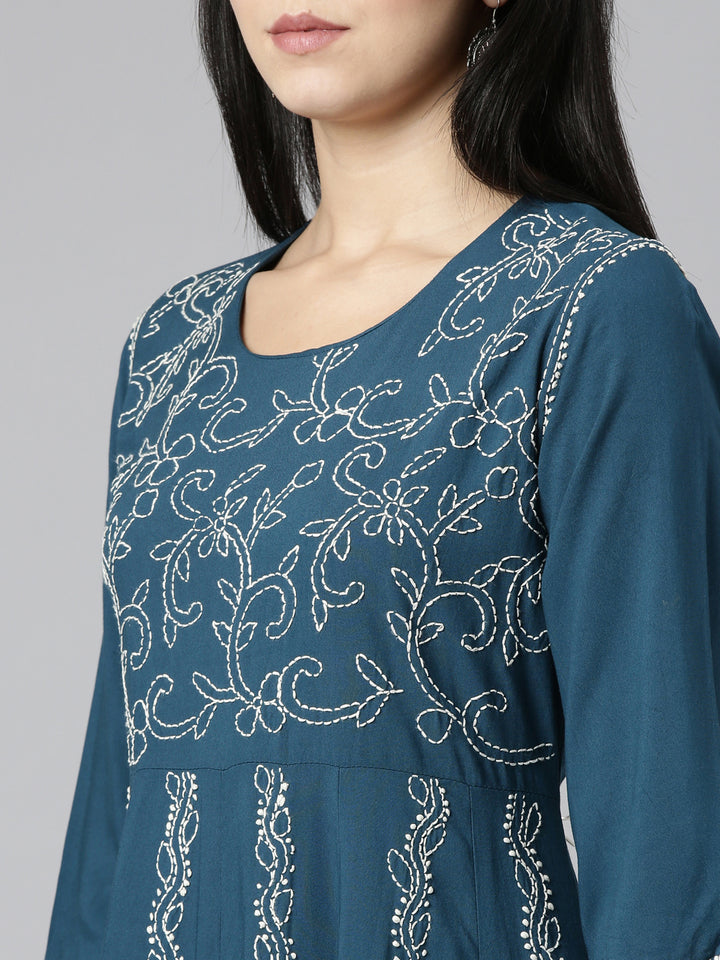 Neerus Green embroidered straight kurta set with dupatta - detail view 1