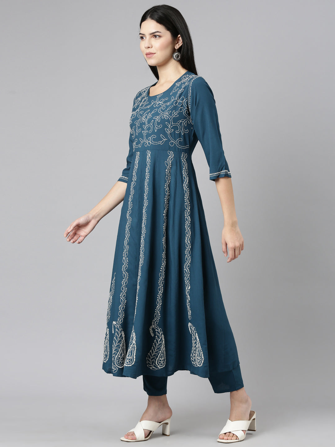 Neerus Green embroidered straight kurta set with dupatta - back view