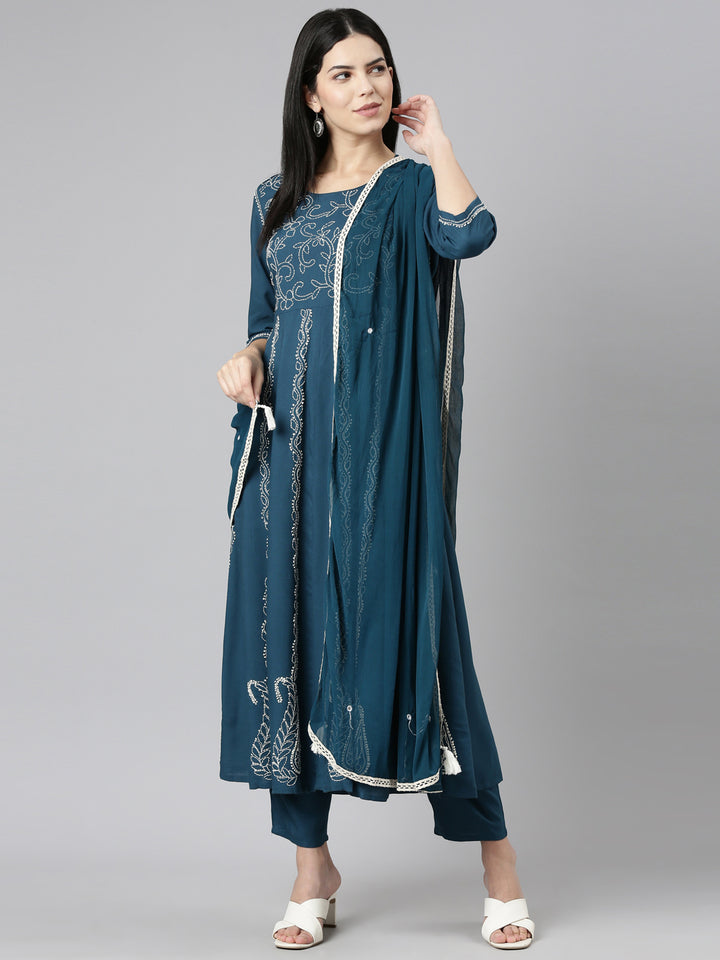 Neerus Green embroidered straight kurta set with dupatta - detail view 2