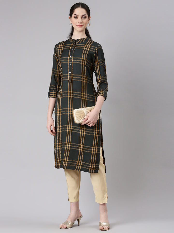 Neerus Green cotton printed straight kurta - detail view 2