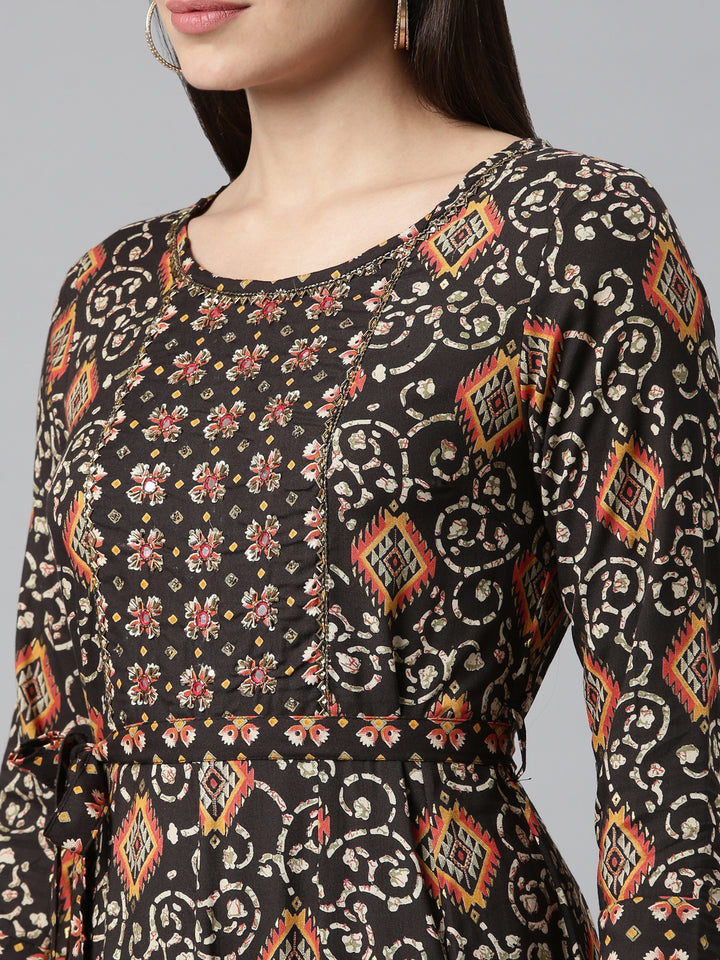 Neerus Green printed Anarkali kurta flared sleeves - detail view 2