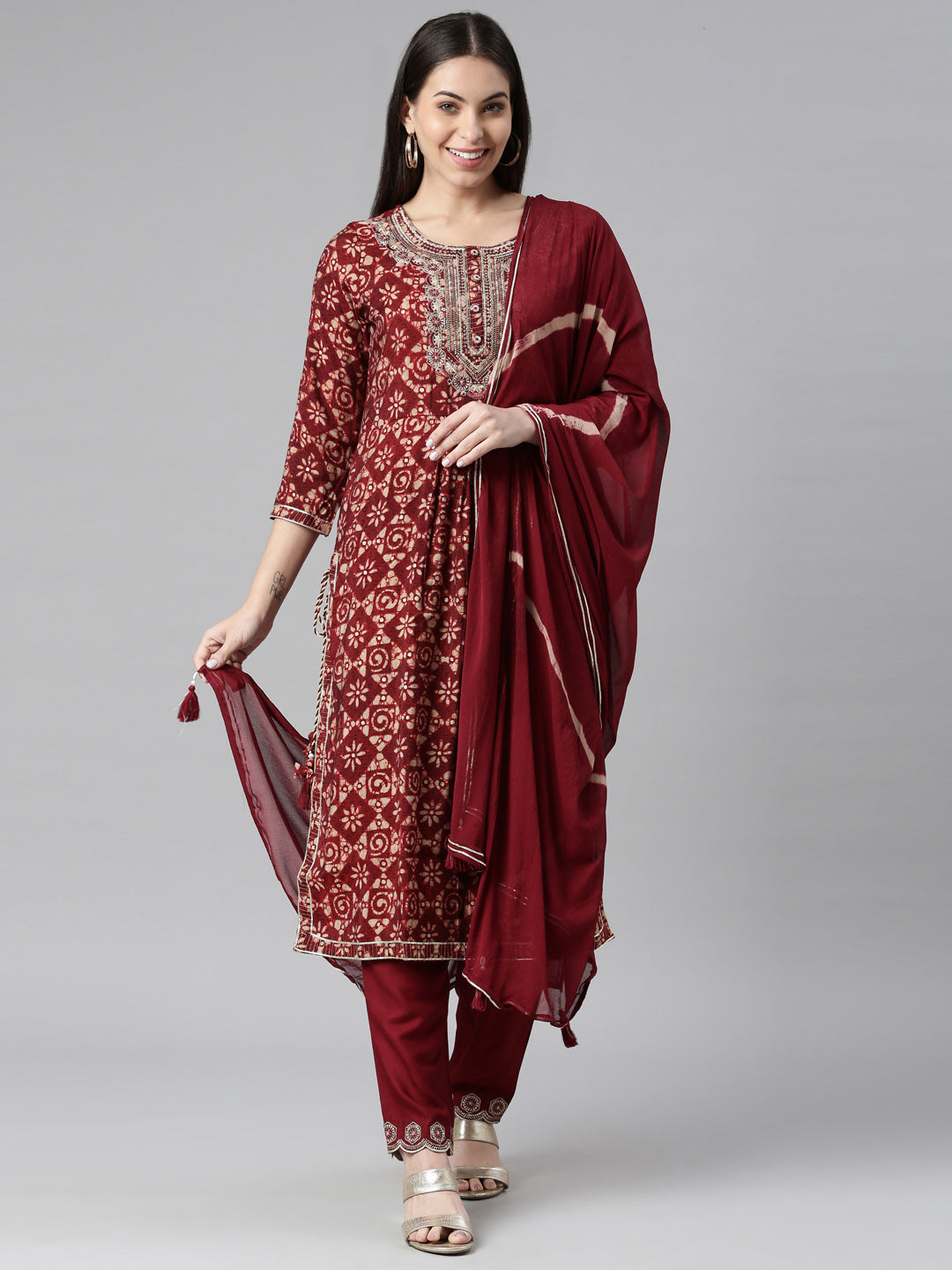 Neerus Maroon floral printed suit set - detail view 2