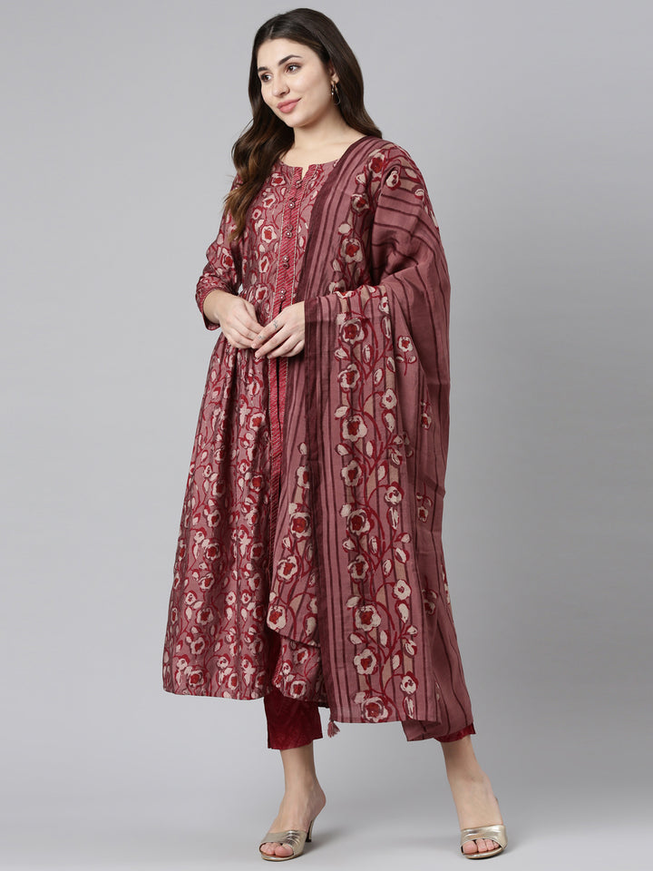 Neerus Maroon printed straight kurta set - detail view 2