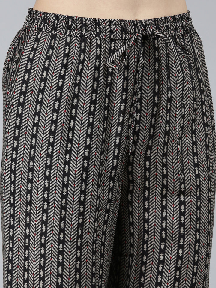 Neerus Grey printed paisley kurta set with trouser and dupatta - detail view 3