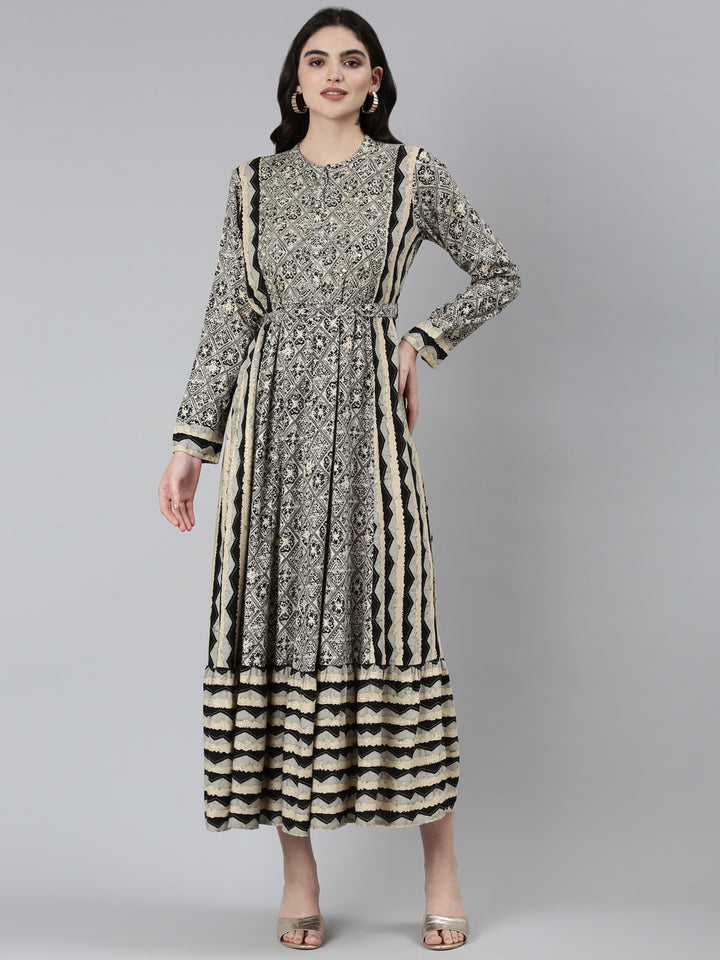 Neerus Grey floral printed straight dress - detail view 2