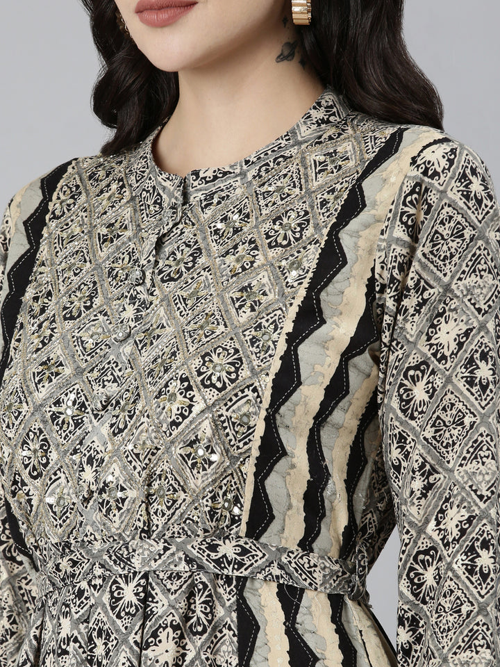 Neerus Grey floral printed straight dress - detail view 1