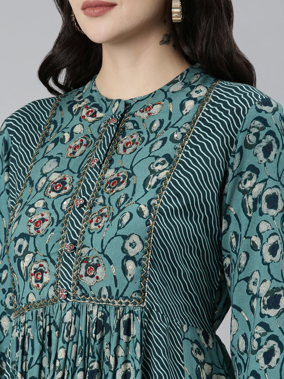 Neerus Green Straight Casual Floral Dresses