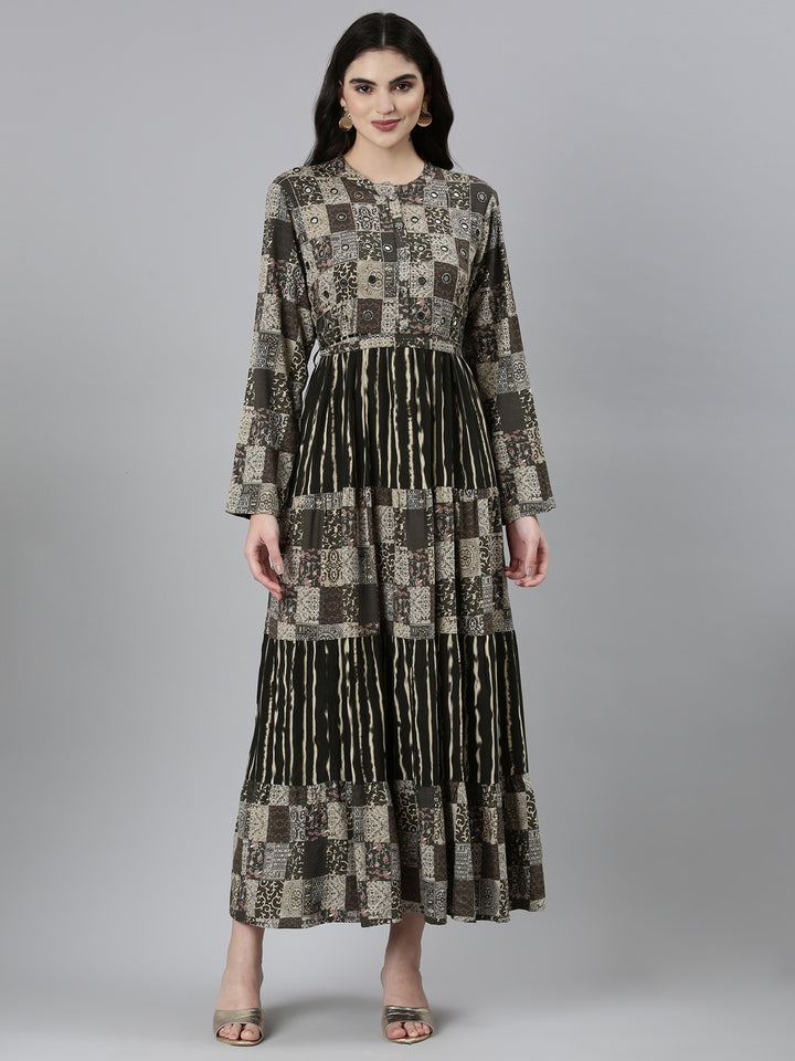 Neerus Olive Straight Casual Chevron Dresses