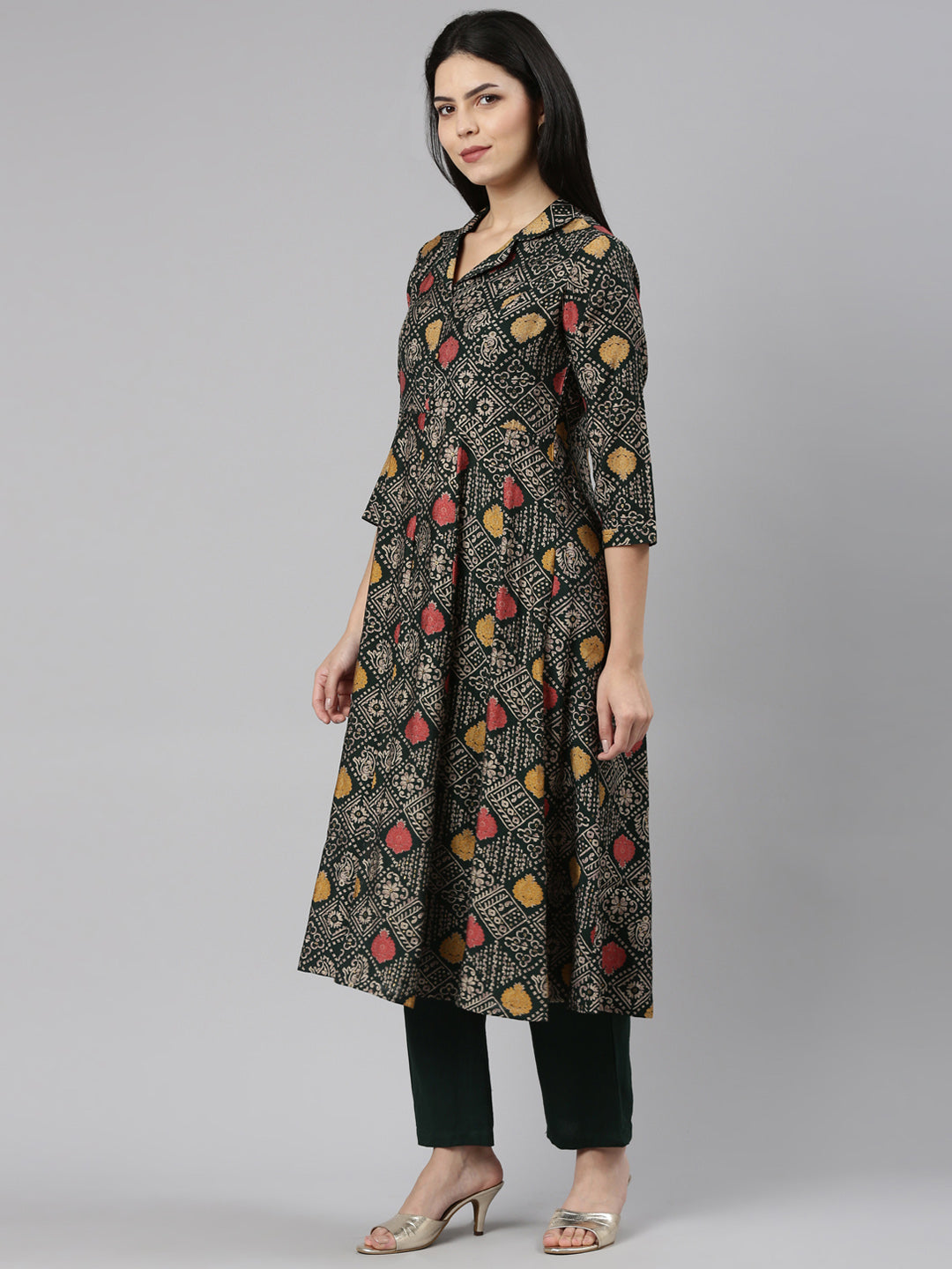 Neerus Green printed straight kurta set with trousers - back view