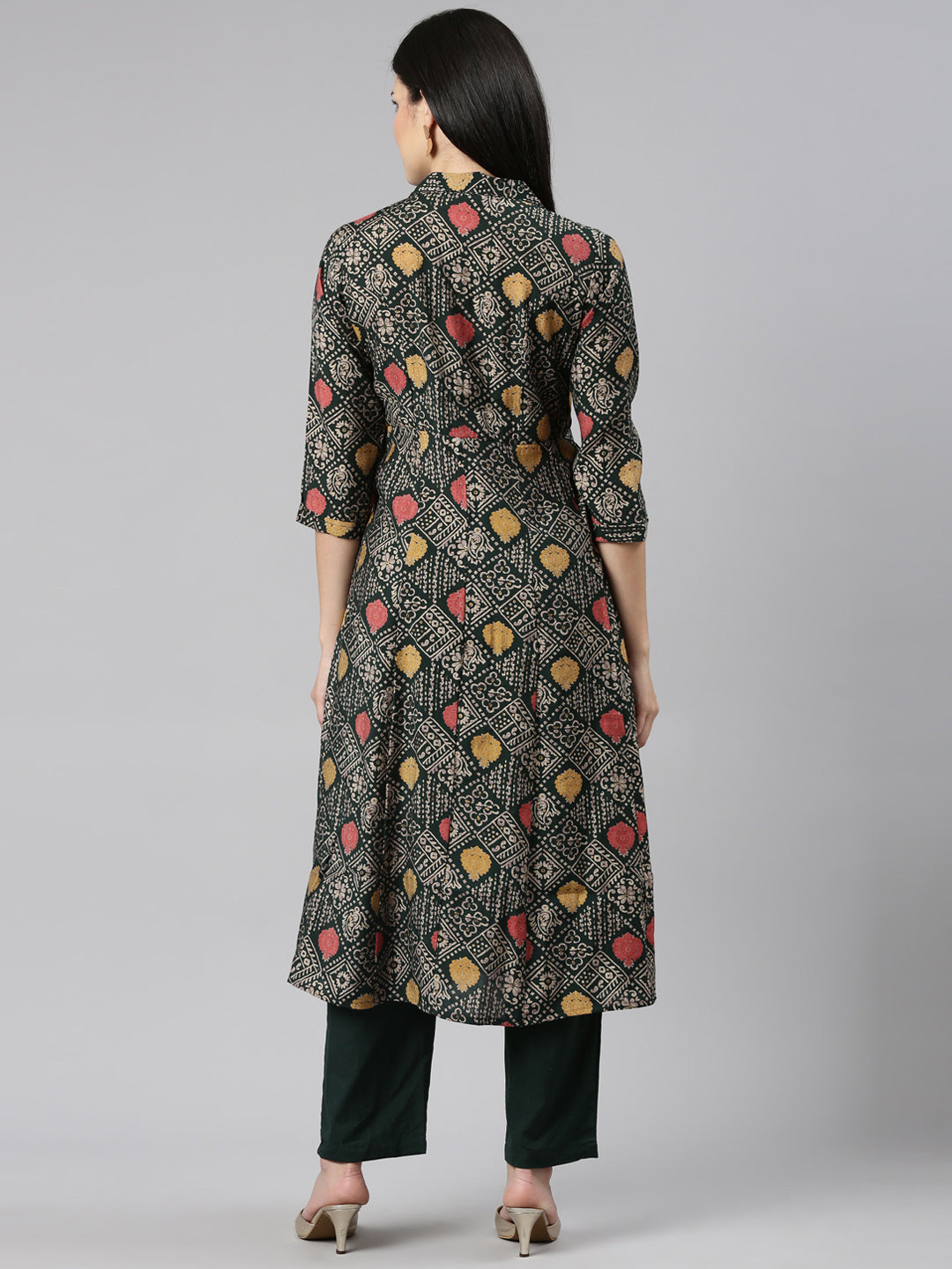 Neerus Green printed straight kurta set with trousers - side view