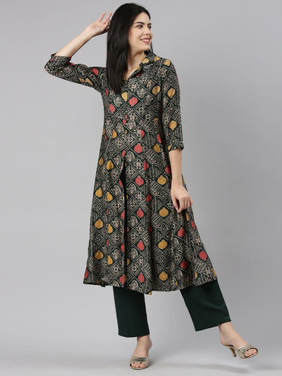 Neeru's Green Regular Straight Printed Kurta And Trousers