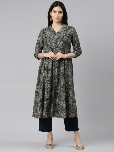 Neeru's Green Regular Straight Printed Kurta And Trousers