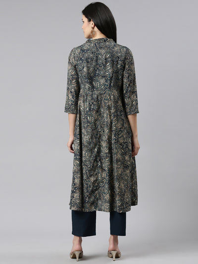 Neeru's Green Regular Straight Printed Kurta And Trousers
