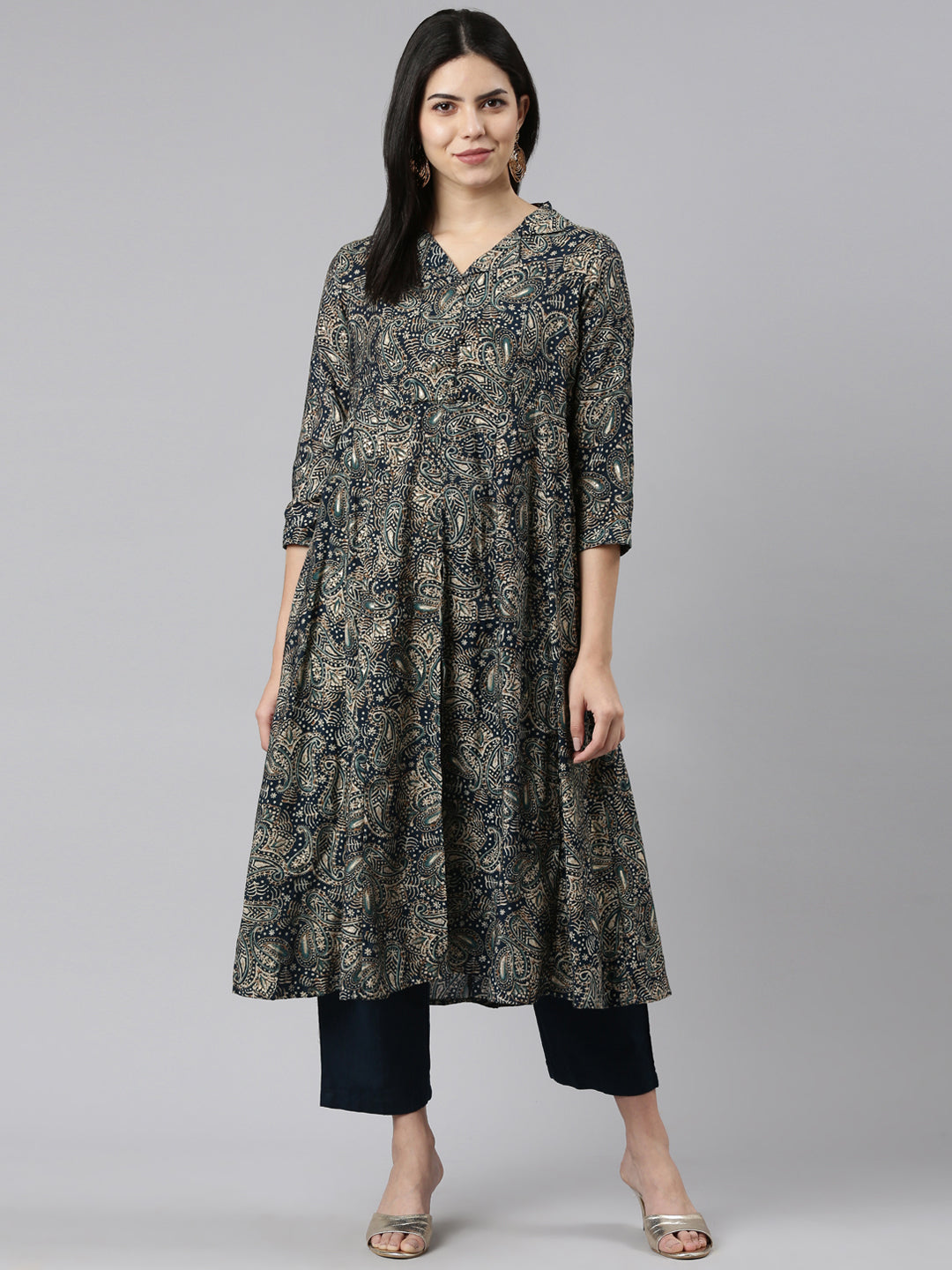 Neerus Green printed straight kurta set with trouser - detail view 2