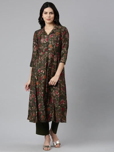 Neerus Green Regular Straight Printed Kurta And Trousers