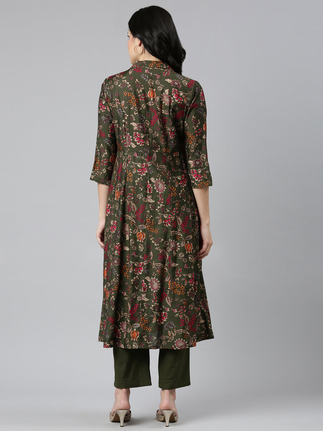 Neerus Green Regular Straight Printed Kurta And Trousers