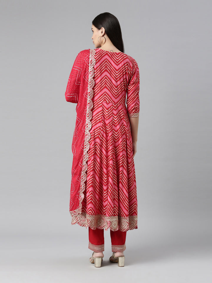 Neerus Red embellished panelled suit set - detail view 2