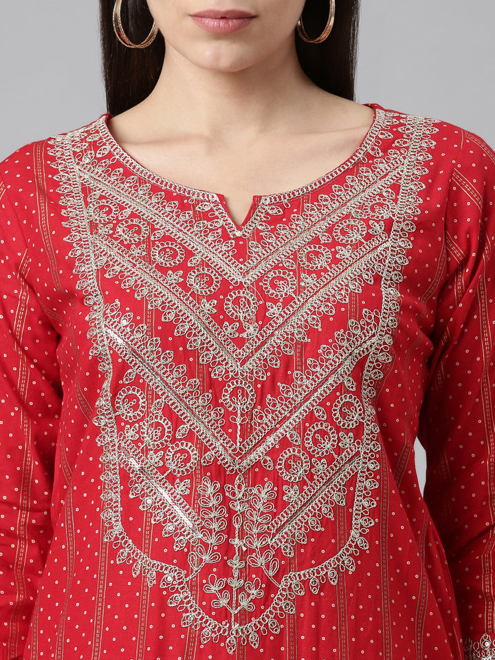 Neerus Red printed floral suit set kurta with trouser and dupatta - detail view 3