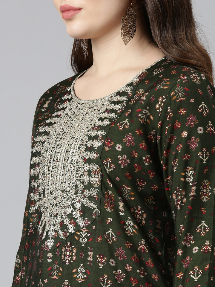 Neerus Green printed straight kurta set with dupatta - detail view 1