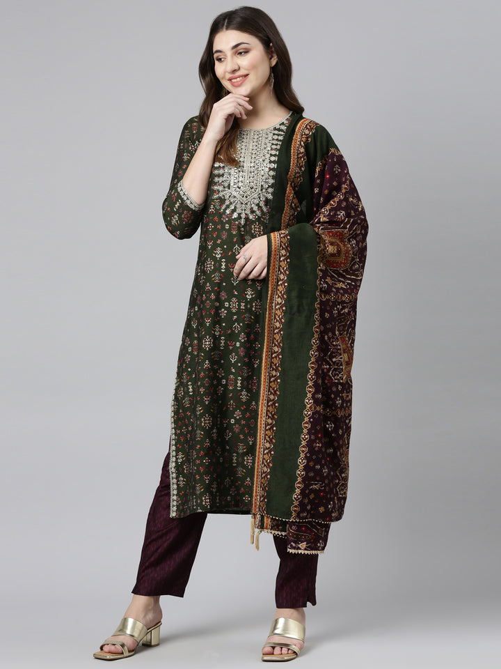 Neerus Green printed straight kurta set with dupatta - detail view 2