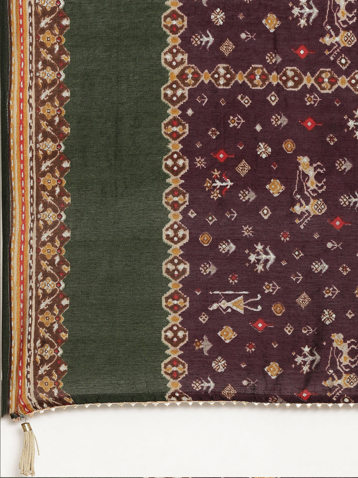 Neerus Green printed straight kurta set with dupatta - detail view 4