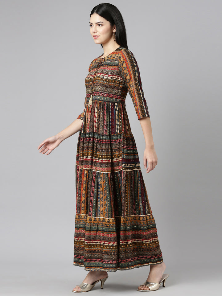 Neerus Black Straight Casual Printed Gown