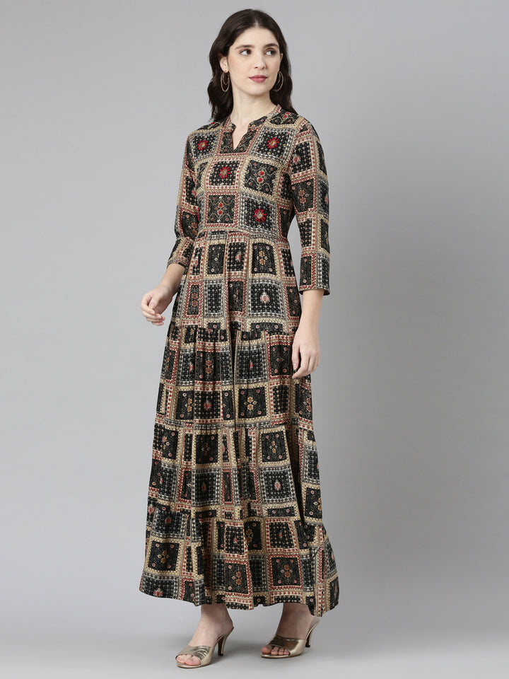 Neerus Black Straight Casual Printed Gown