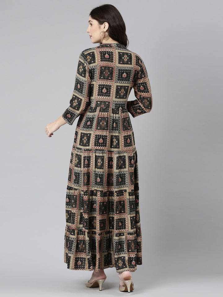 Neerus Black Straight Casual Printed Gown