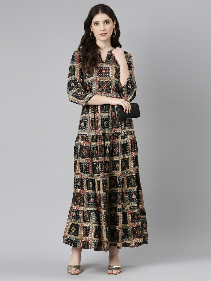 Neerus Black Straight Casual Printed Gown