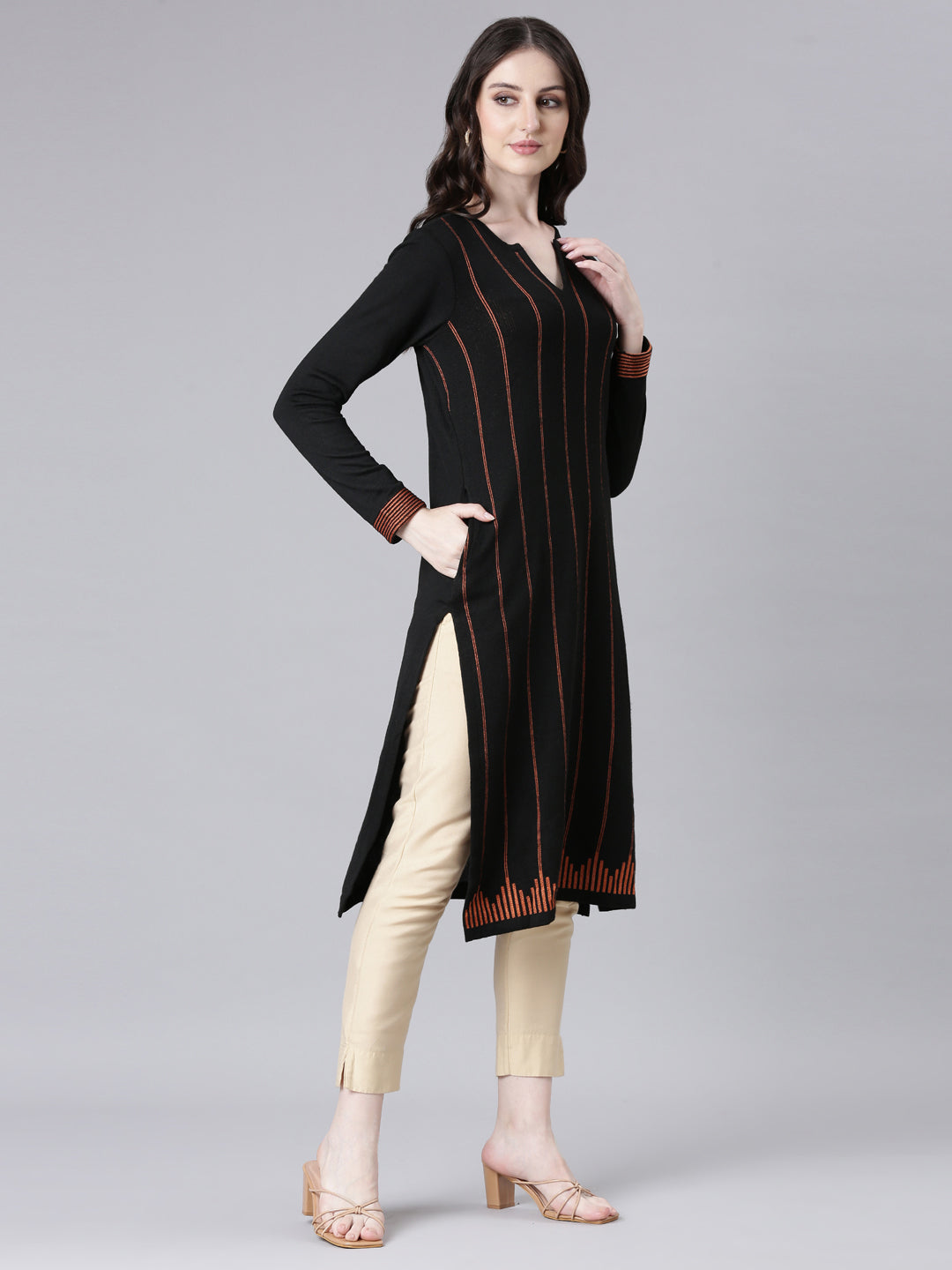 Neerus Black Casual Solid Straight Kurtas