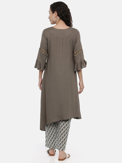 Neerus Olive Green Floral Embroidered Flared Sleeves Thread Work Kurta