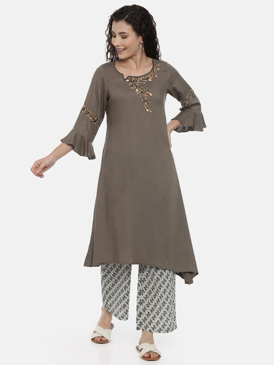 Neerus Olive Green Floral Embroidered Flared Sleeves Thread Work Kurta