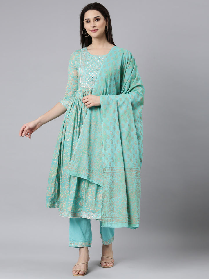Neerus Green printed floral straight suit set - detail view 2