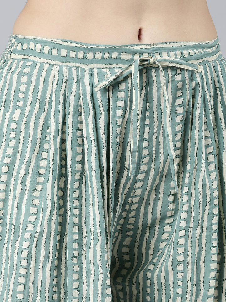 Neerus Green floral printed kurta set with salwar and dupatta - detail view 3