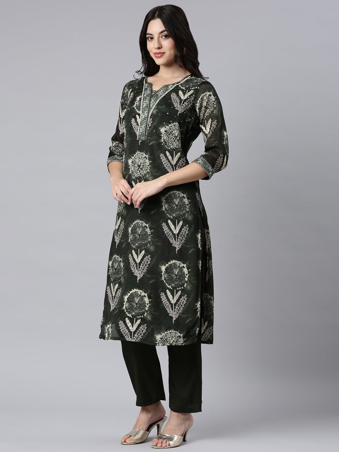 Neerus Green printed floral suit set - back view