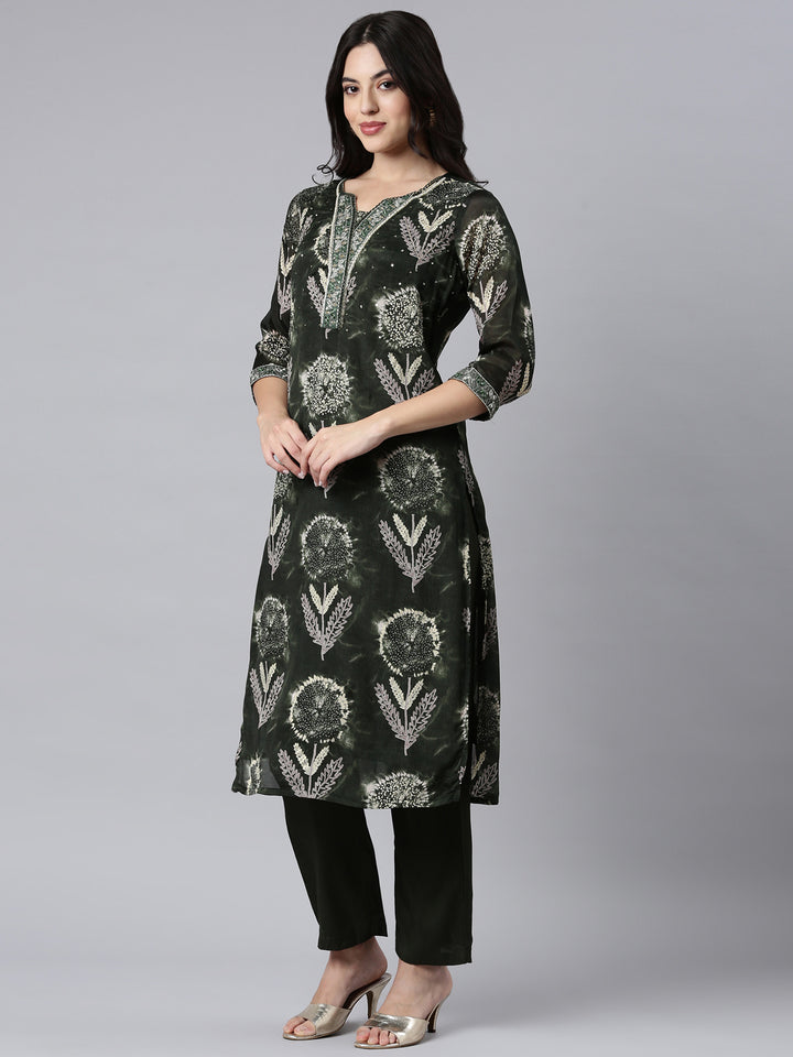 Neerus Green printed floral suit set - back view