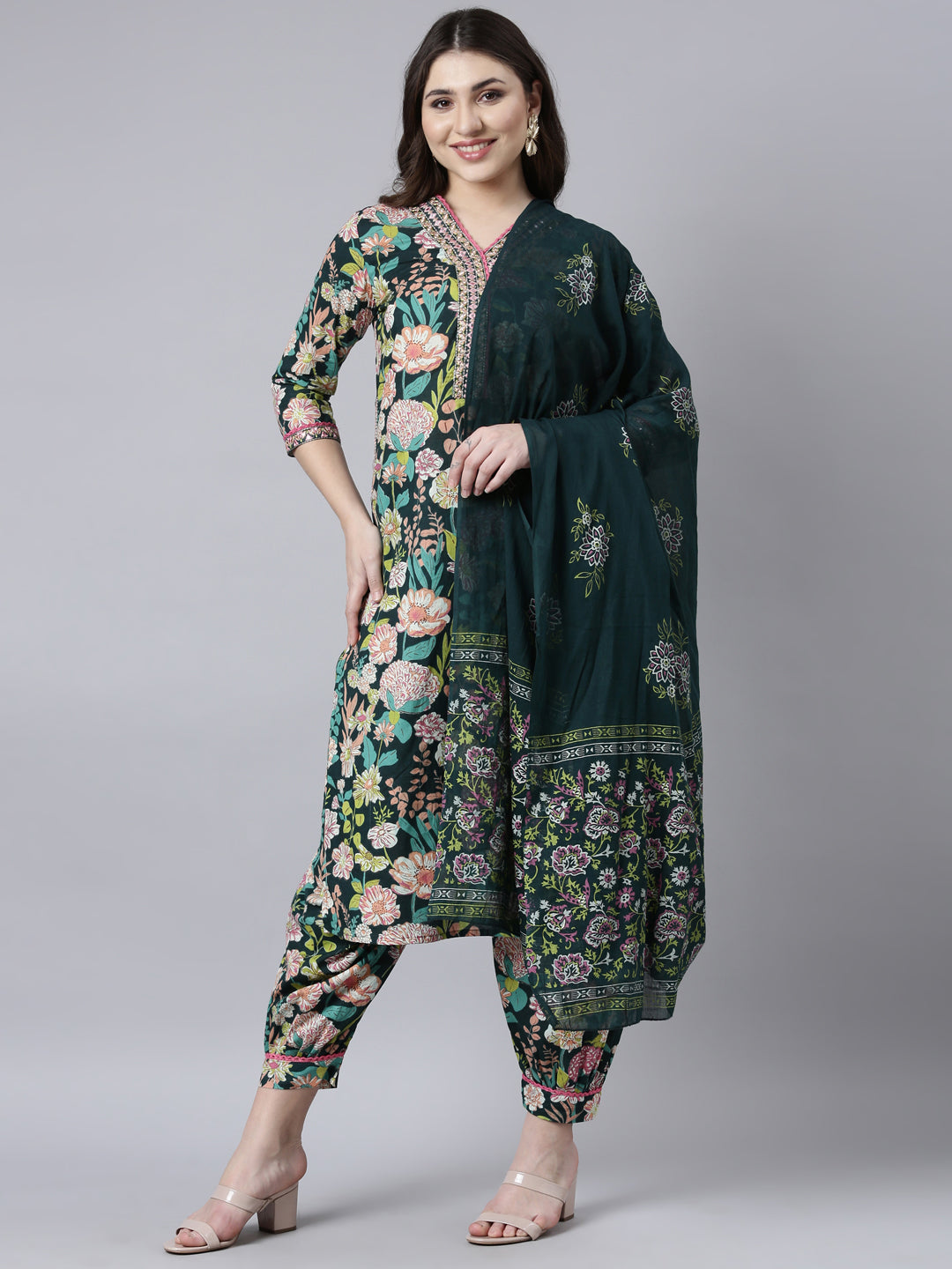 Neerus Green cotton printed suit set - front view