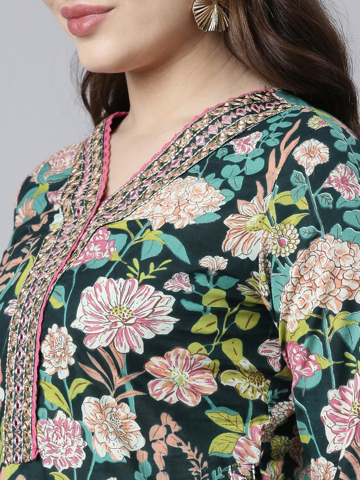 Neerus Green cotton printed suit set - detail view 1