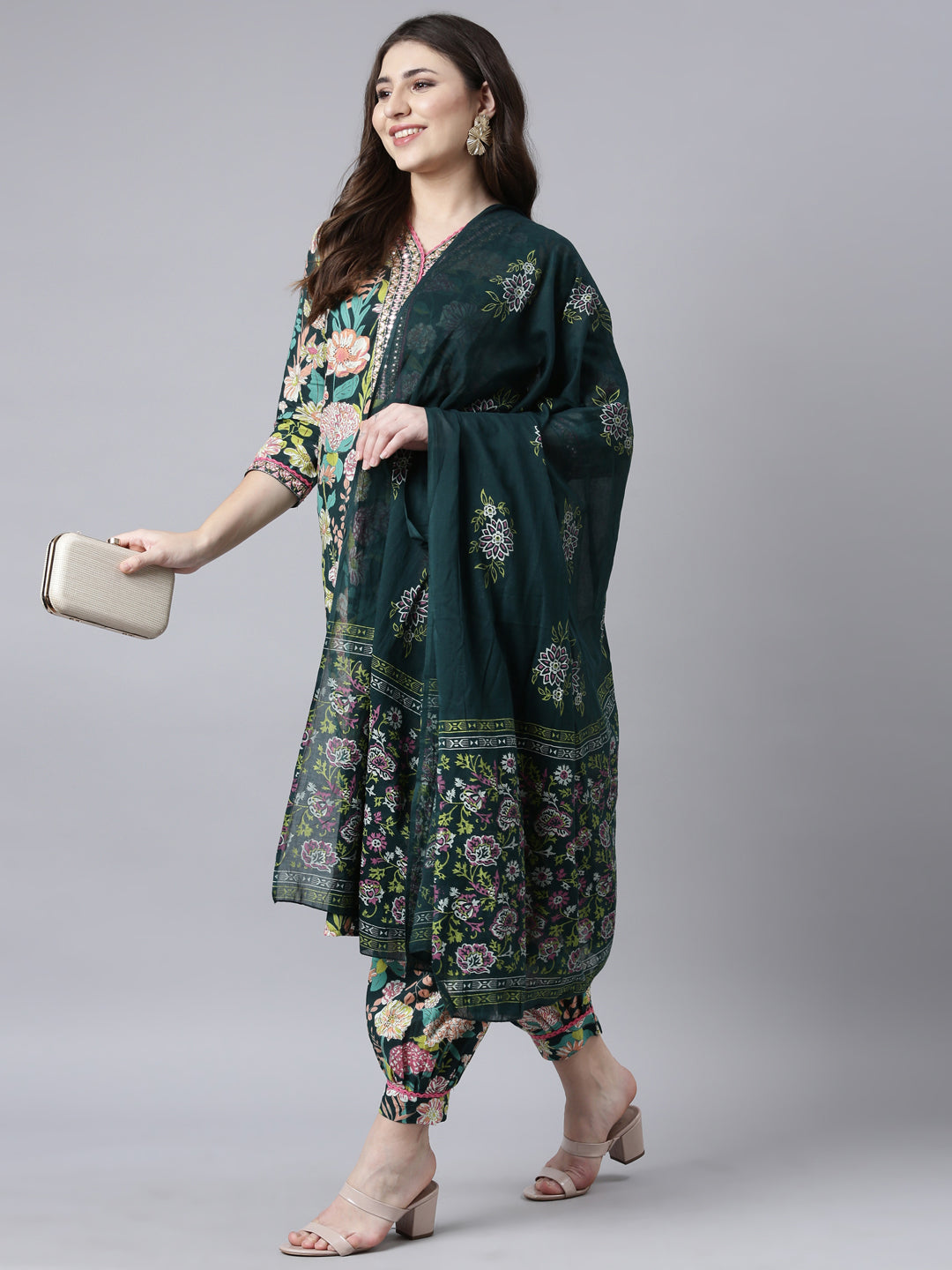 Neerus Green cotton printed suit set - detail view 2